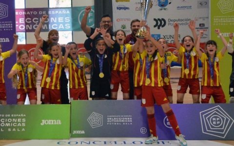 Sabaté és la segona per l'esquerra (Foto: FCF)