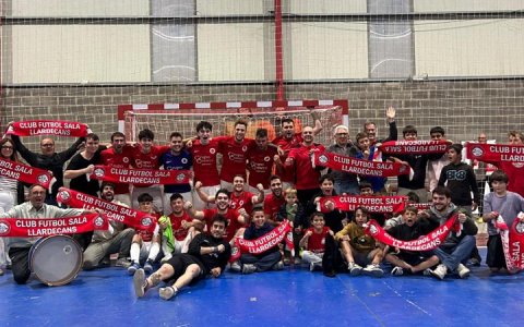 L'equip i l'afició en un partit recent (Foto: Rajolí d'Or)