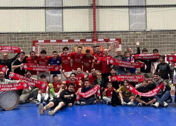 L'equip i l'afició en un partit recent (Foto: Rajolí d'Or)